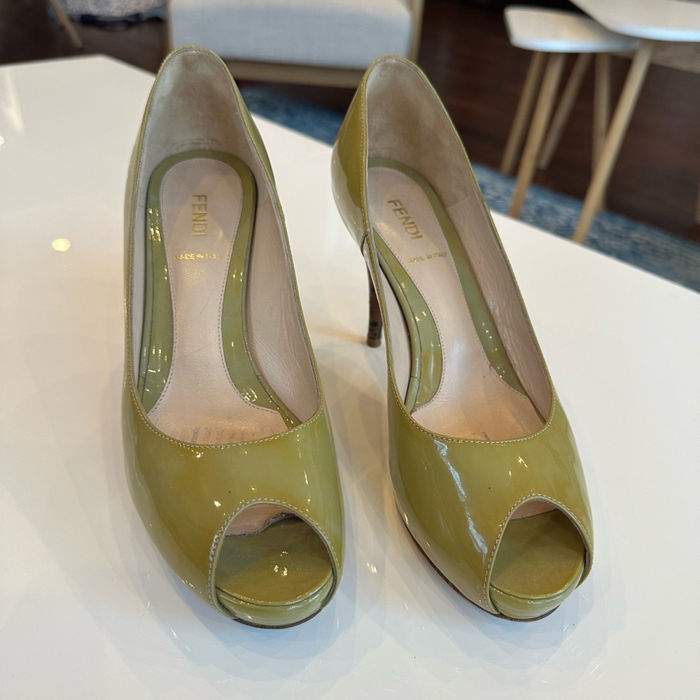 Authentic Fendi Logo Peep Toe Pumps Size 38 Patent Leather Olive Green - Picture 4 of 11